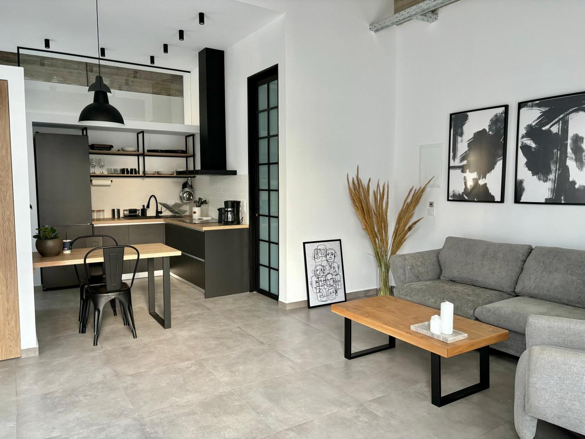 Industrial Loft Comfort Living Apartment *